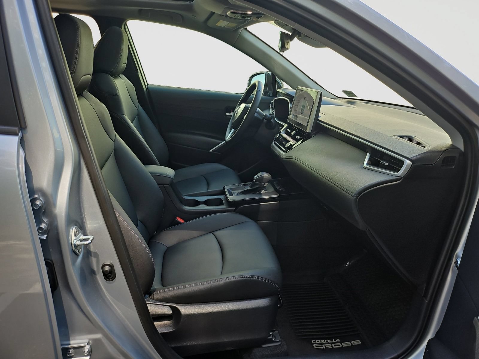 Used 2026 Toyota Corolla Cross XLE w/ Convenience Package FWD image 17