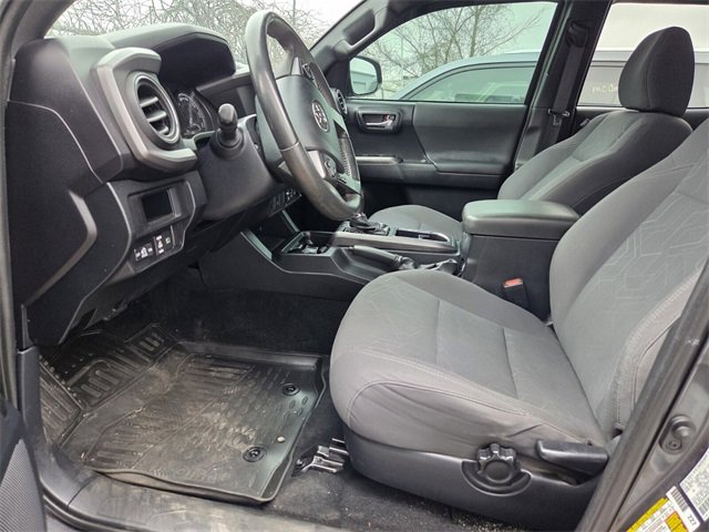 Used 2019 Toyota Tacoma TRD Sport image 3