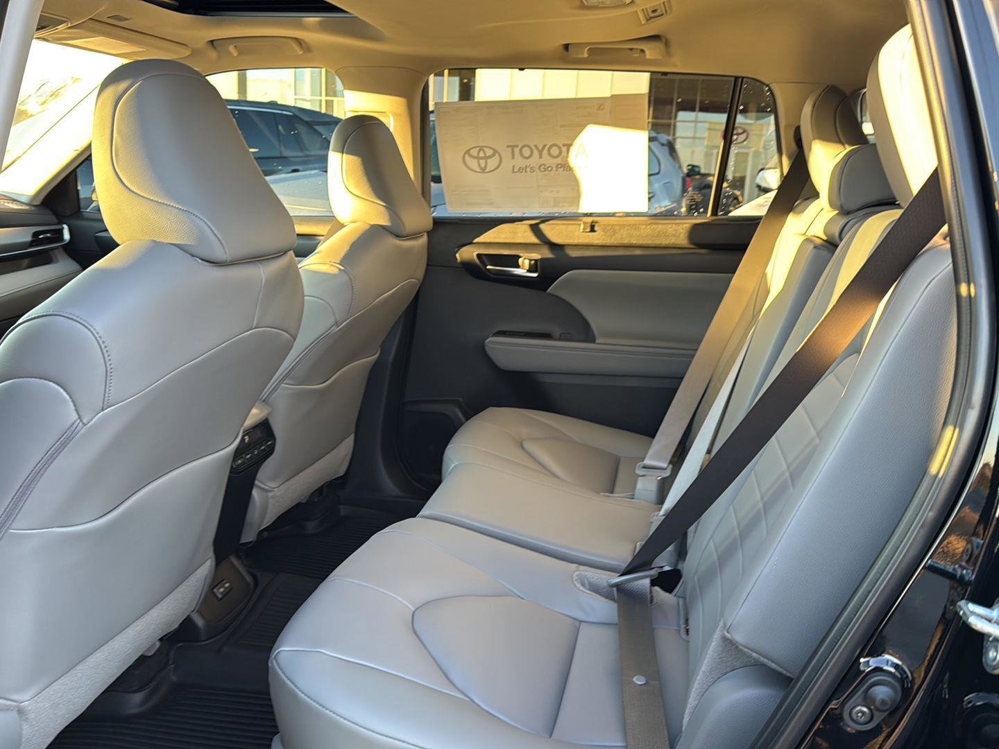 New 2026 Toyota Highlander XLE image 9