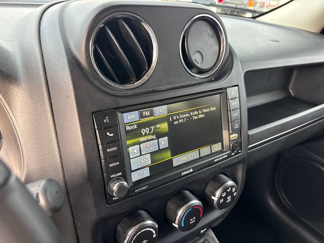Used 2016 Jeep Patriot High Altitude FWD image 19