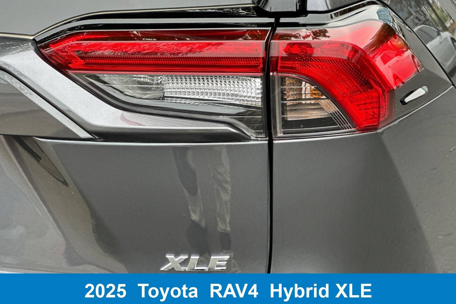 Used 2025 Toyota RAV4 XLE w/ Convenience Package AWD/4WD image 33
