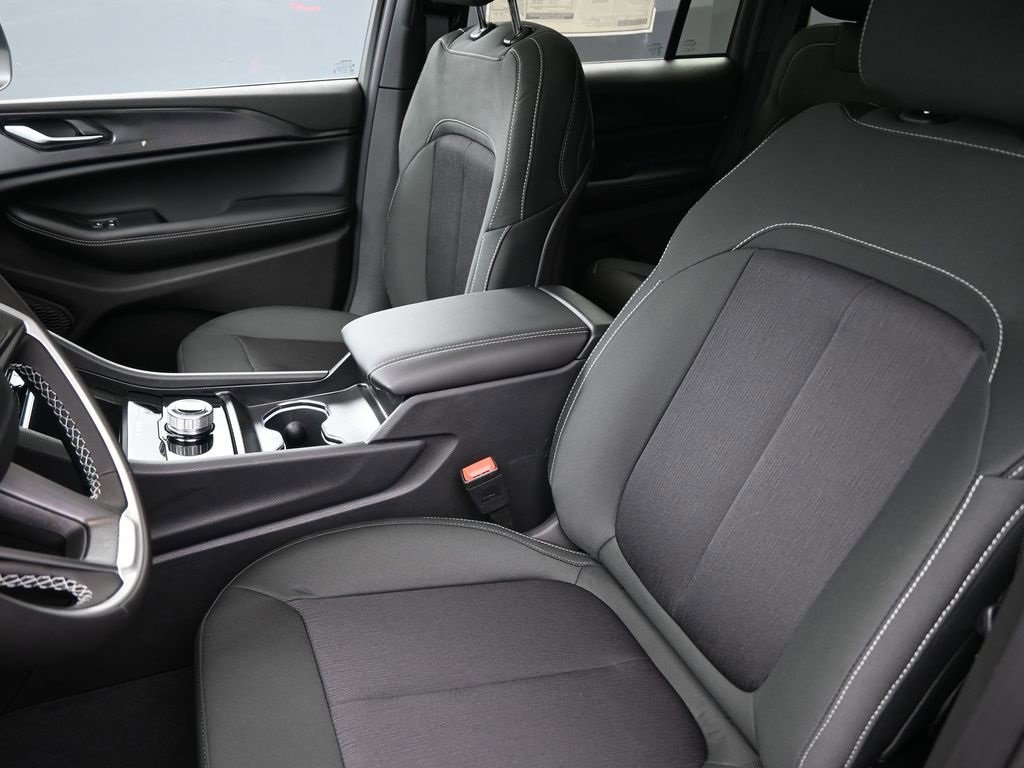 New 2025 Jeep Grand Cherokee Laredo X image 19