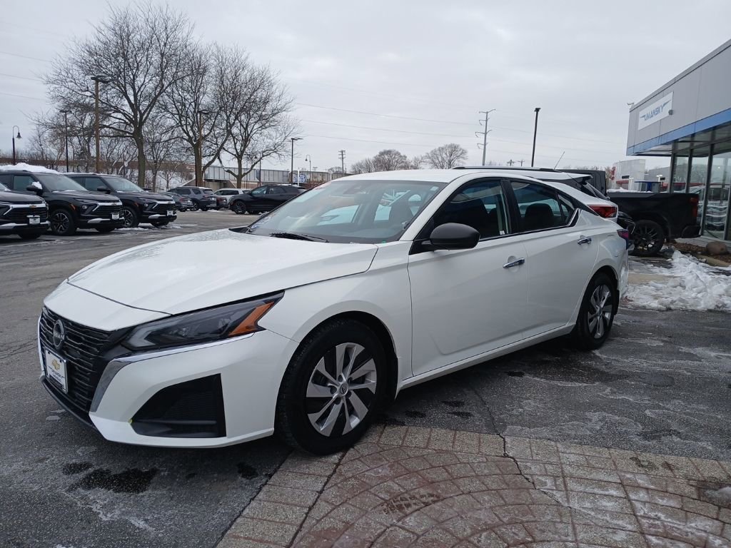 Used 2024 Nissan Altima 2.5 S image 3