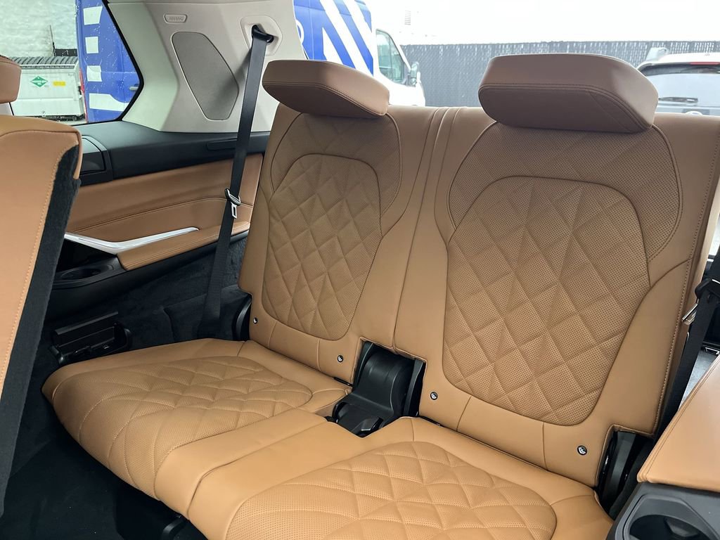 New 2026 BMW X7 xDrive40i w/ Premium Package image 24
