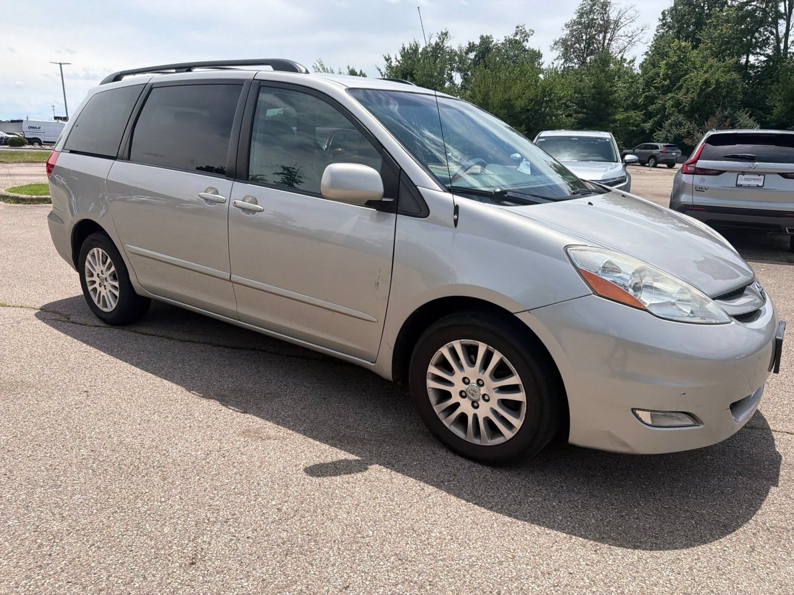 Used 2010 Toyota Sienna XLE FWD image 8