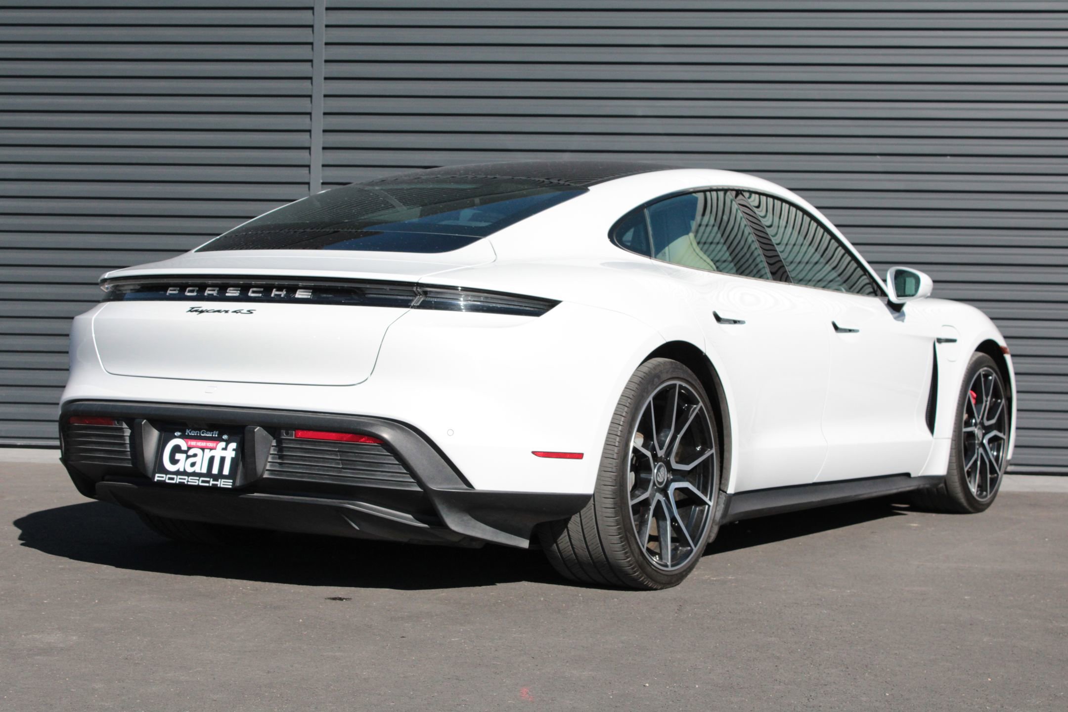 Used 2023 Porsche Taycan 4S image 9