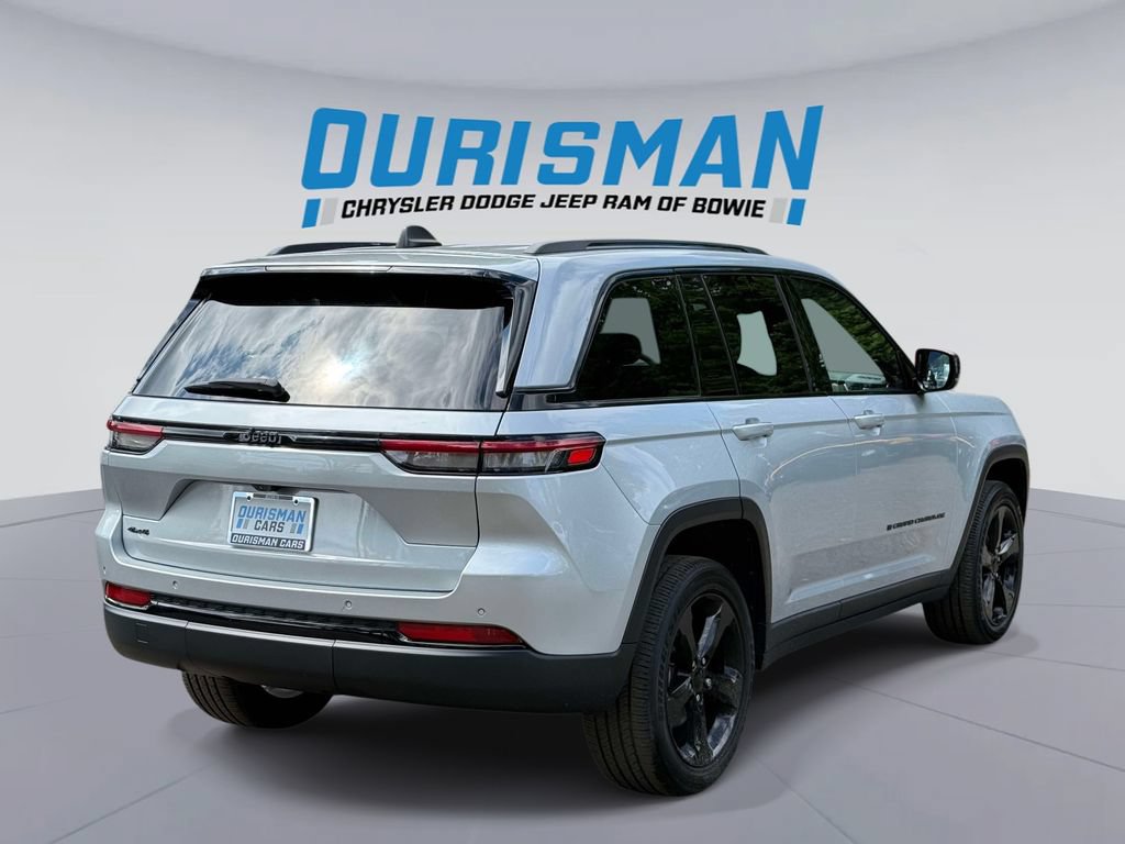 Used 2023 Jeep Grand Cherokee Altitude AWD/4WD image 2