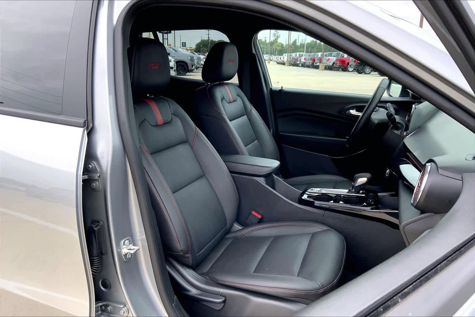 Used 2025 Chevrolet Trax RS FWD image 10