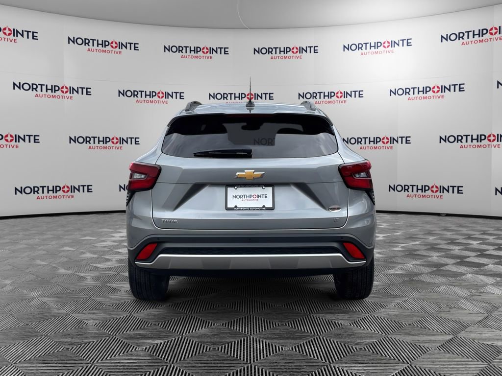 Used 2024 Chevrolet Trax LT w/ Driver Confidence Package FWD image 5