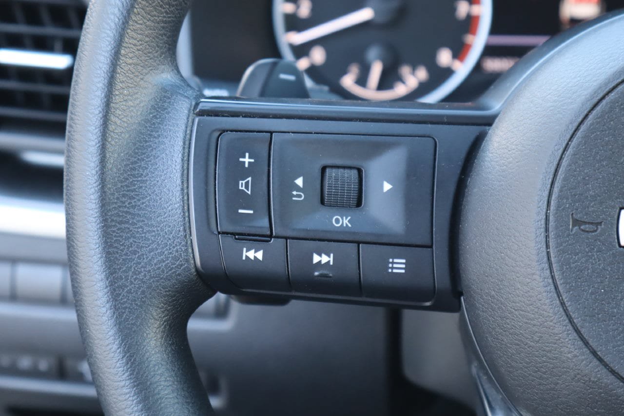 Used 2024 Nissan Rogue SV FWD image 12
