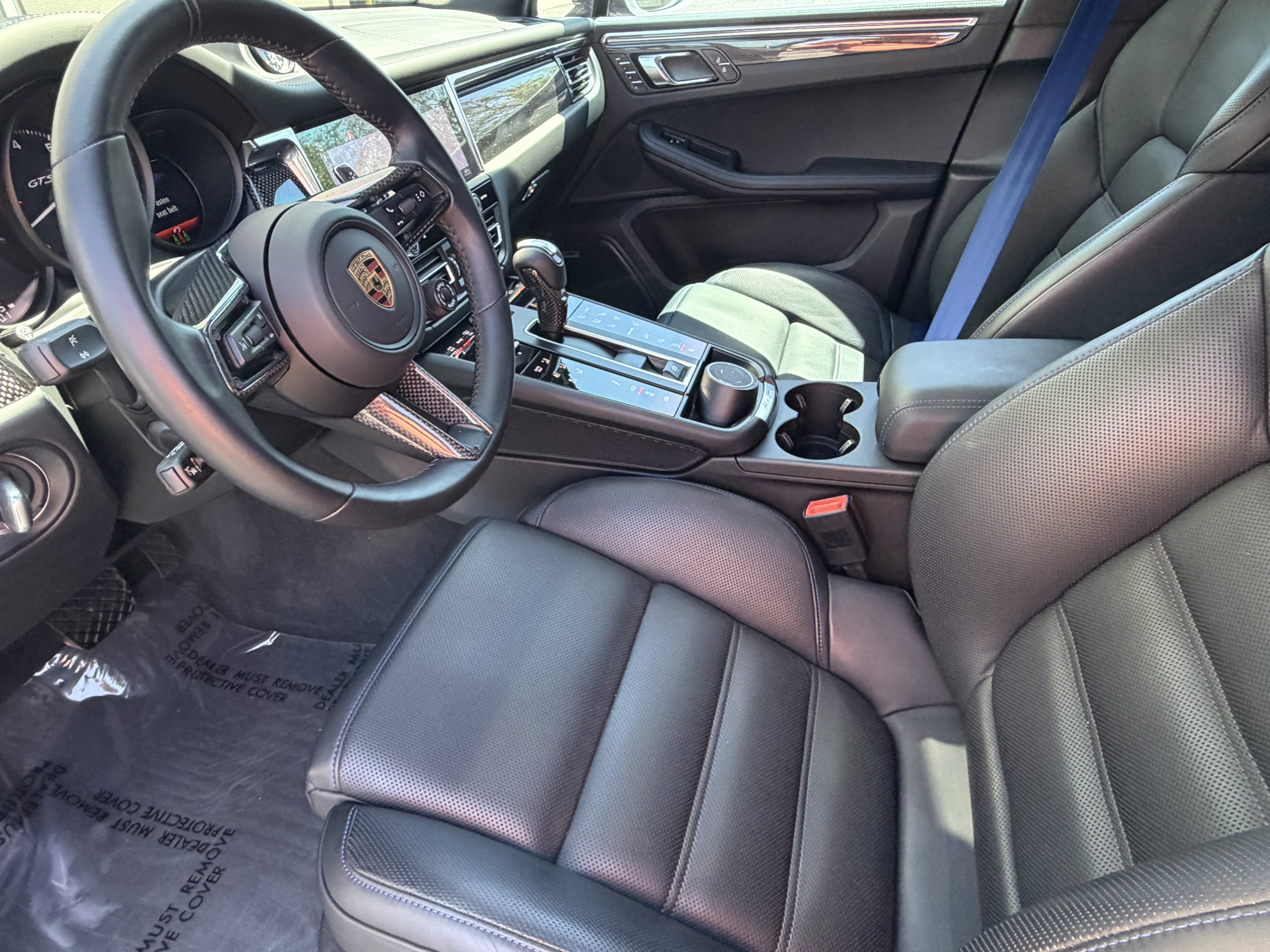 Certified 2025 Porsche Macan GTS image 4