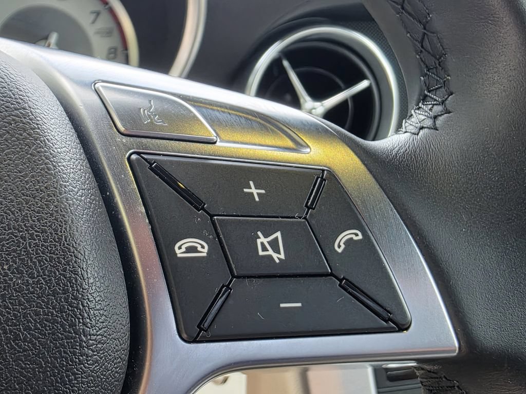 Used 2013 Mercedes-Benz SLK 250 image 26