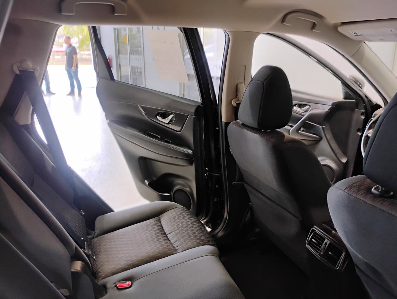 Used 2019 Nissan Rogue SV FWD image 39