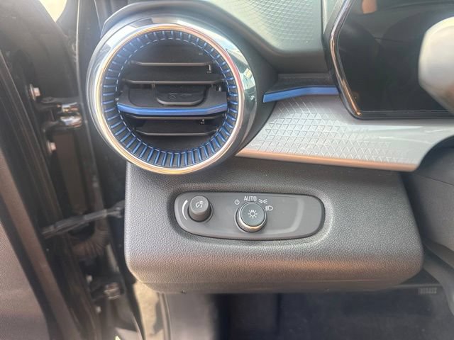 Used 2025 Chevrolet Trax LT FWD image 18