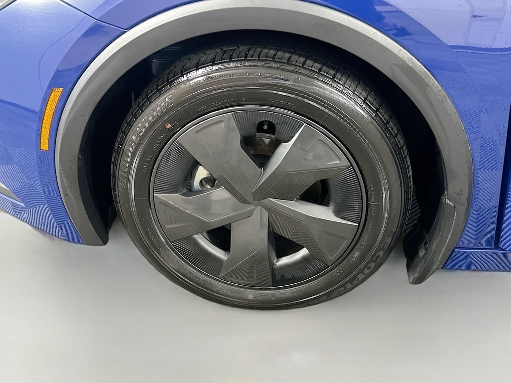 Certified 2024 Toyota Prius LE FWD image 30