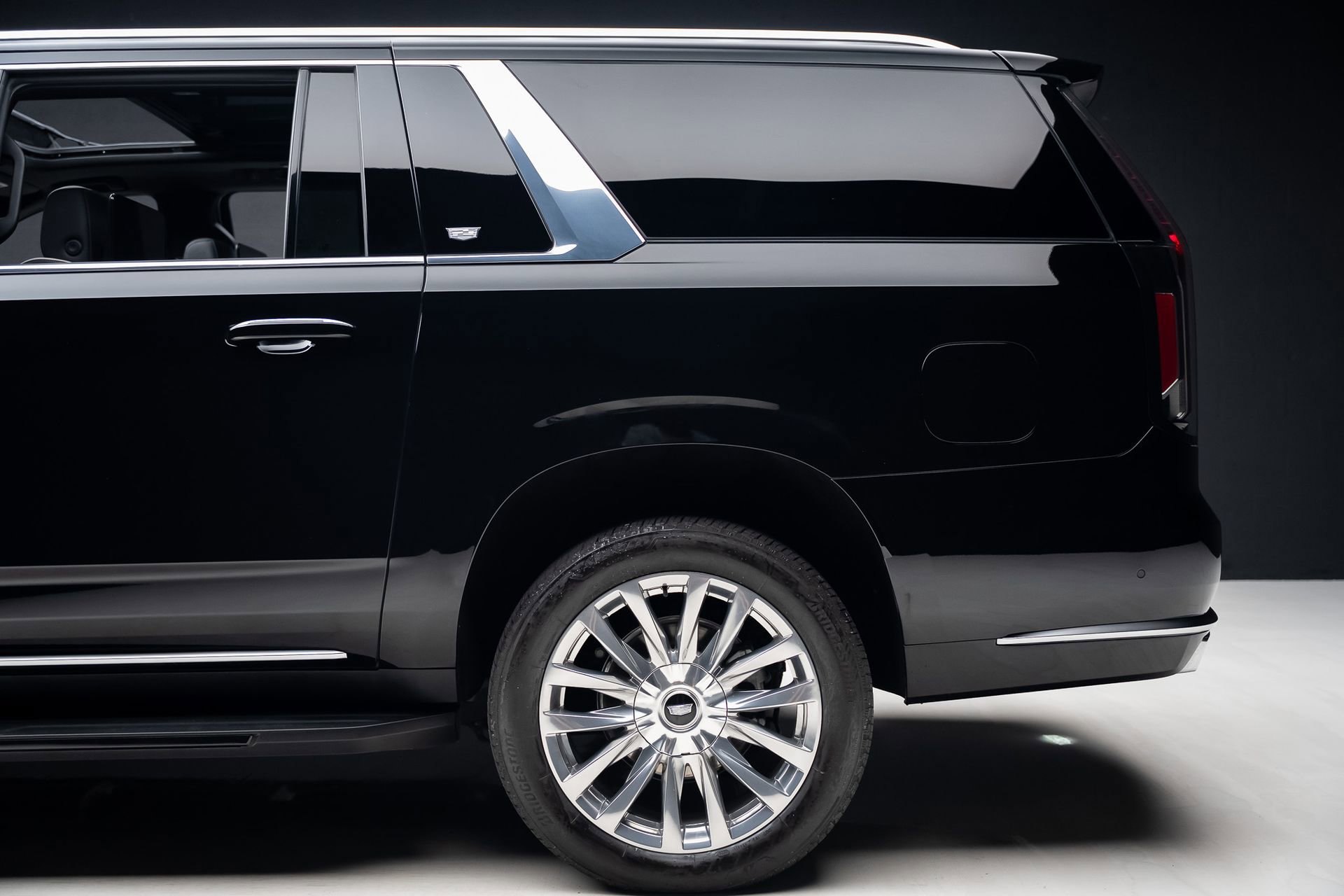 Used 2024 Cadillac Escalade ESV Premium Luxury RWD image 20
