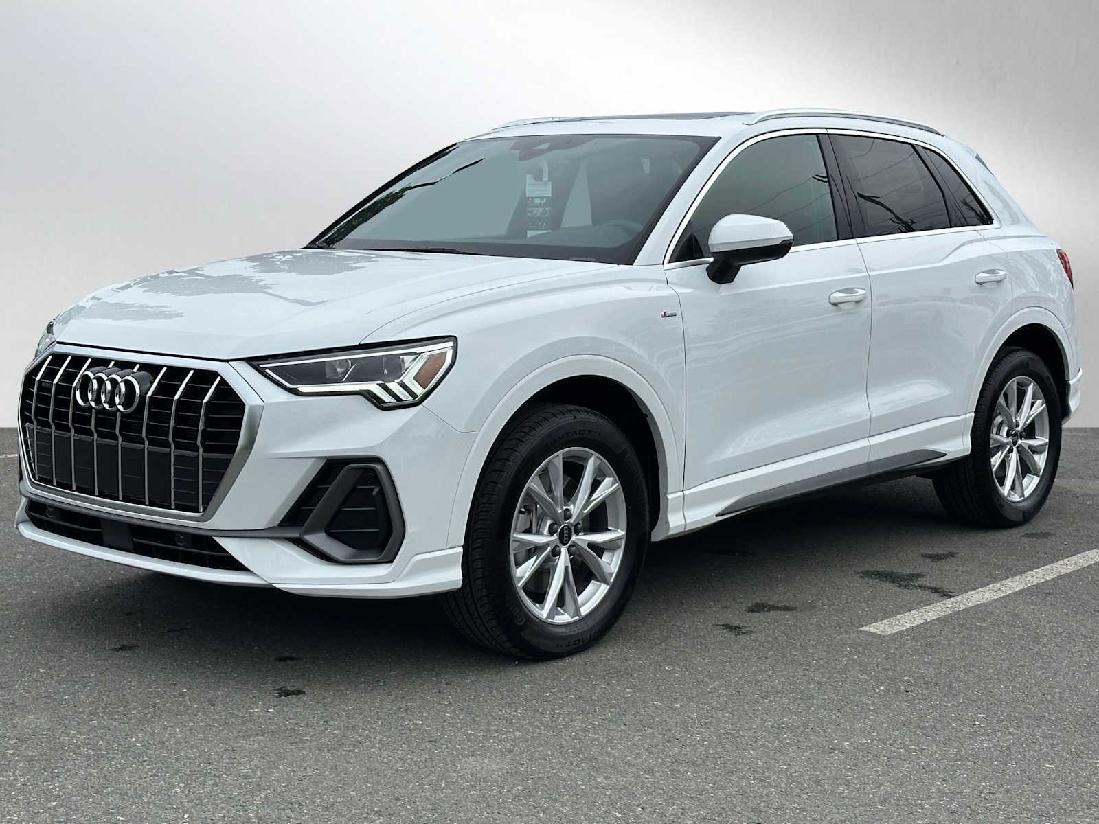 New 2025 Audi Q3 2.0T Premium