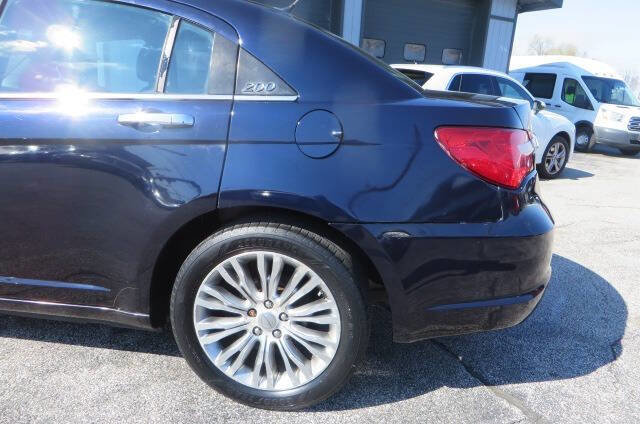 Used 2012 Chrysler 200 Limited w/ Sun/Sound Group FWD image 28