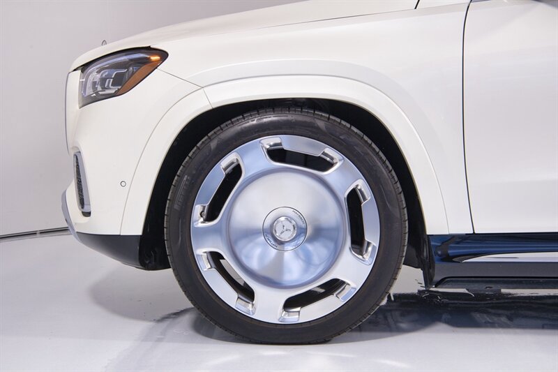 Used 2024 Mercedes-Benz Maybach GLS 600 4MATIC image 6