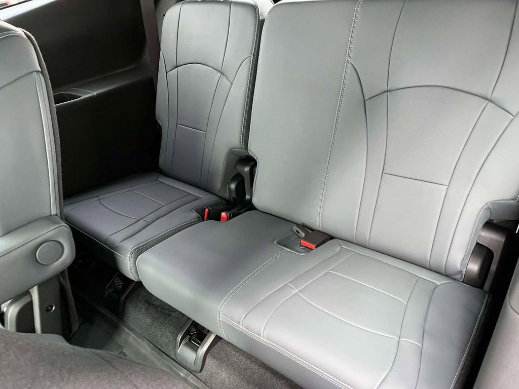 Used 2023 Buick Enclave Essence image 17
