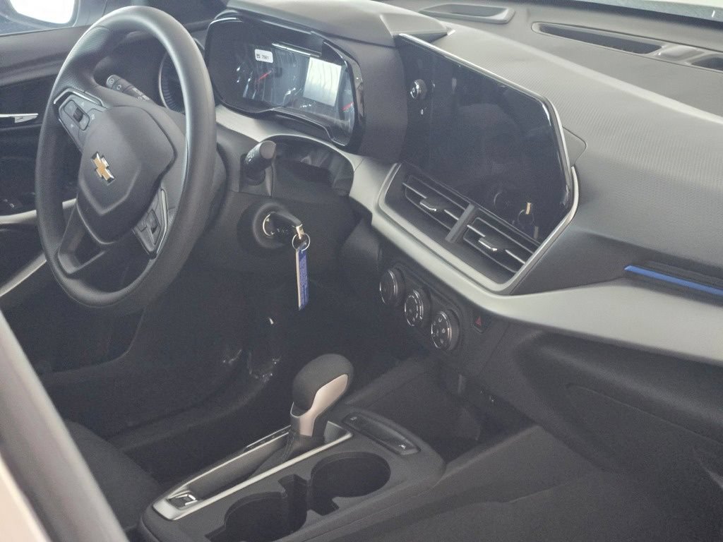 New 2026 Chevrolet Trax LS w/ LS Convenience Package FWD image 6