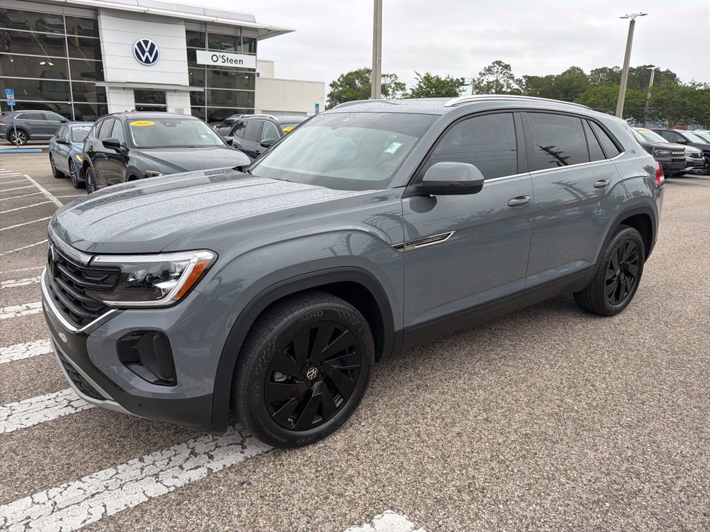 Certified 2025 Volkswagen Atlas Cross Sport SE w/ Panoramic Sunroof Package AWD/4WD image 1