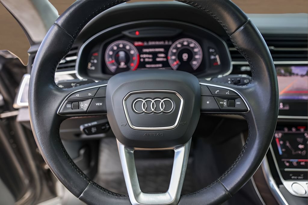 Used 2019 Audi Q8 Prestige w/ Luxury Package AWD/4WD image 12