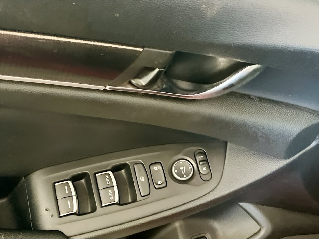 Used 2019 Honda Accord Sport image 17