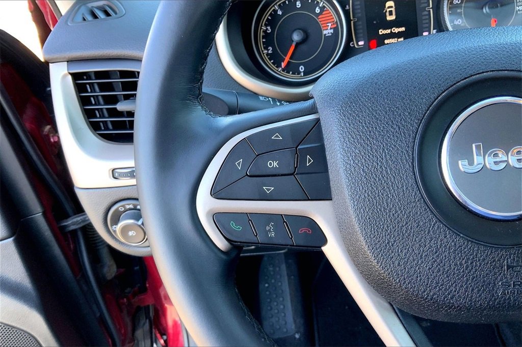 Used 2016 Jeep Cherokee Latitude w/ Comfort & Sound Group image 11
