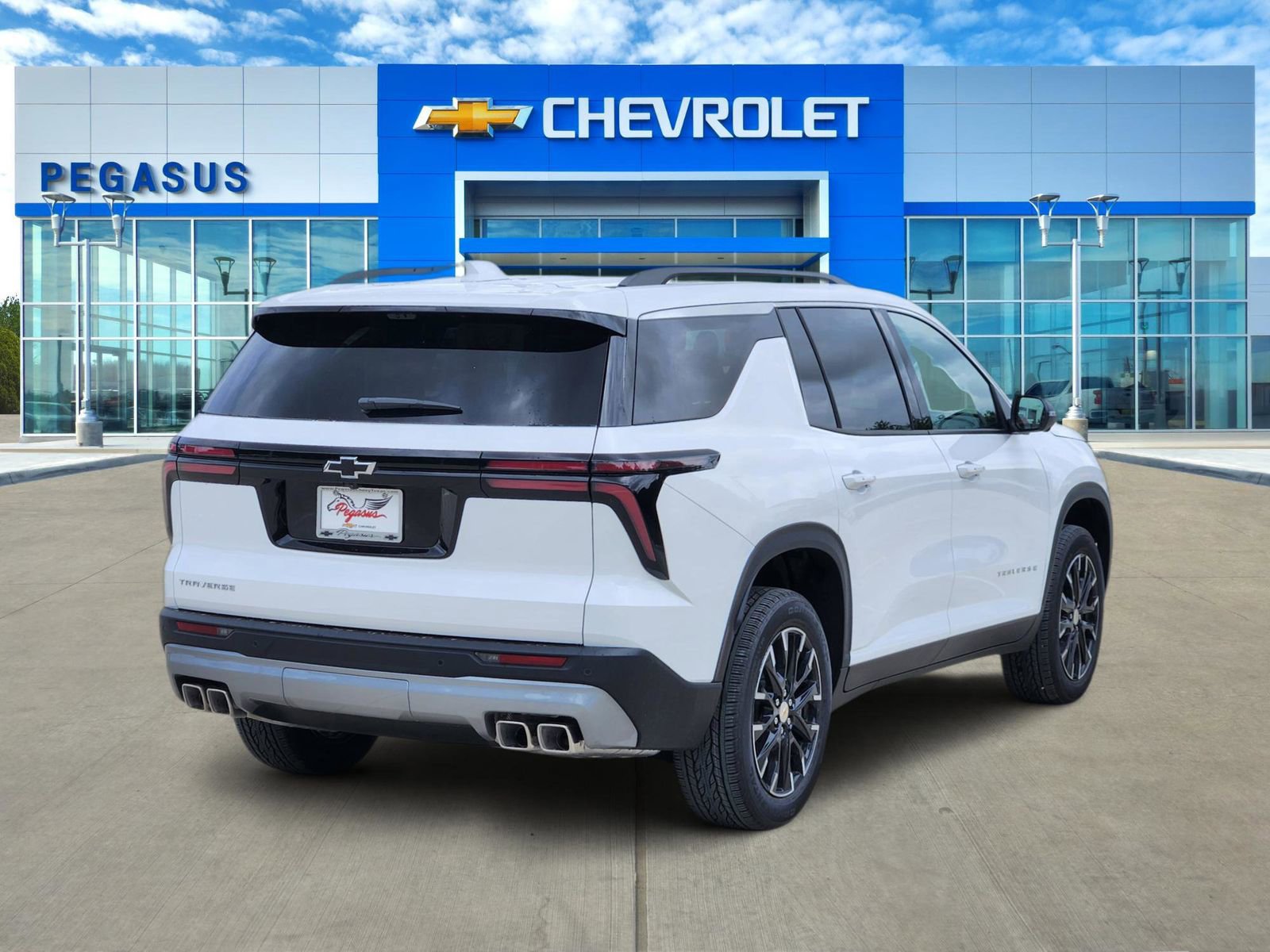 New 2026 Chevrolet Traverse LT w/ Sun and Wheel Package FWD image 5