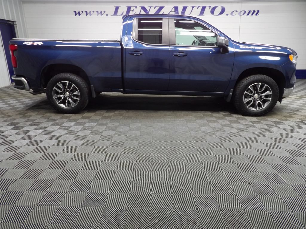 Used 2022 Chevrolet Silverado 1500 LT AWD/4WD image 2