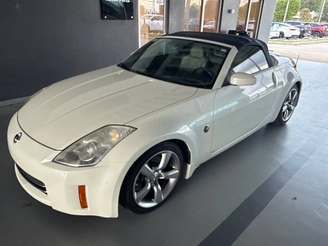 Used 2006 Nissan 350Z Touring RWD image 1