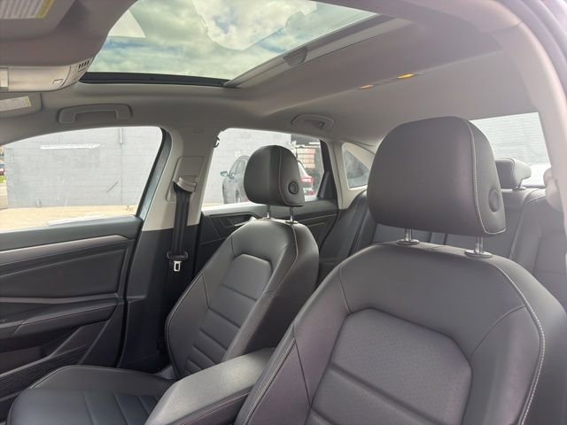 Used 2022 Volkswagen Jetta SE w/ Panoramic Sunroof Package FWD image 11