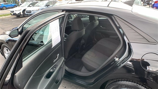 Used 2023 Hyundai Elantra SE image 18
