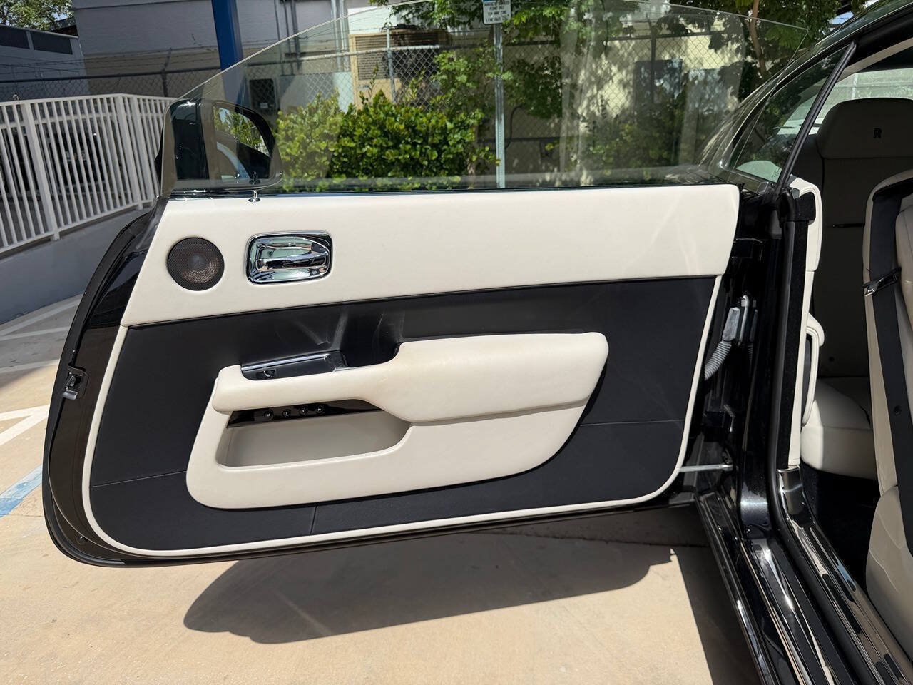 Used 2016 Rolls-Royce Wraith RWD image 17