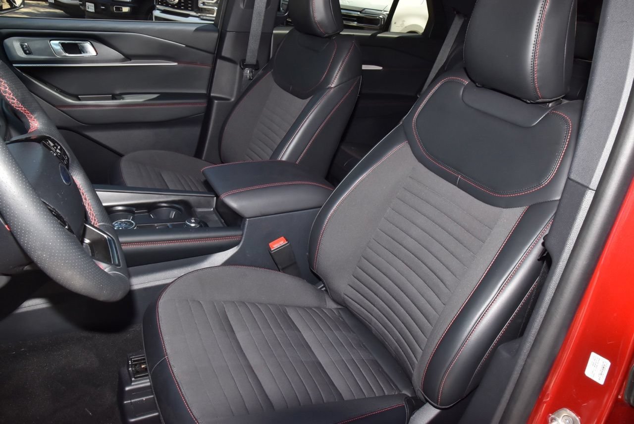 Certified 2025 Ford Explorer ST-Line RWD image 32