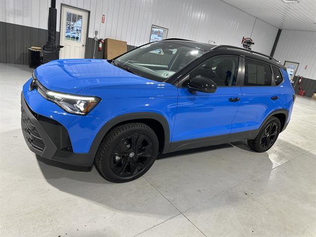 Certified 2025 Volkswagen Taos SE image 3