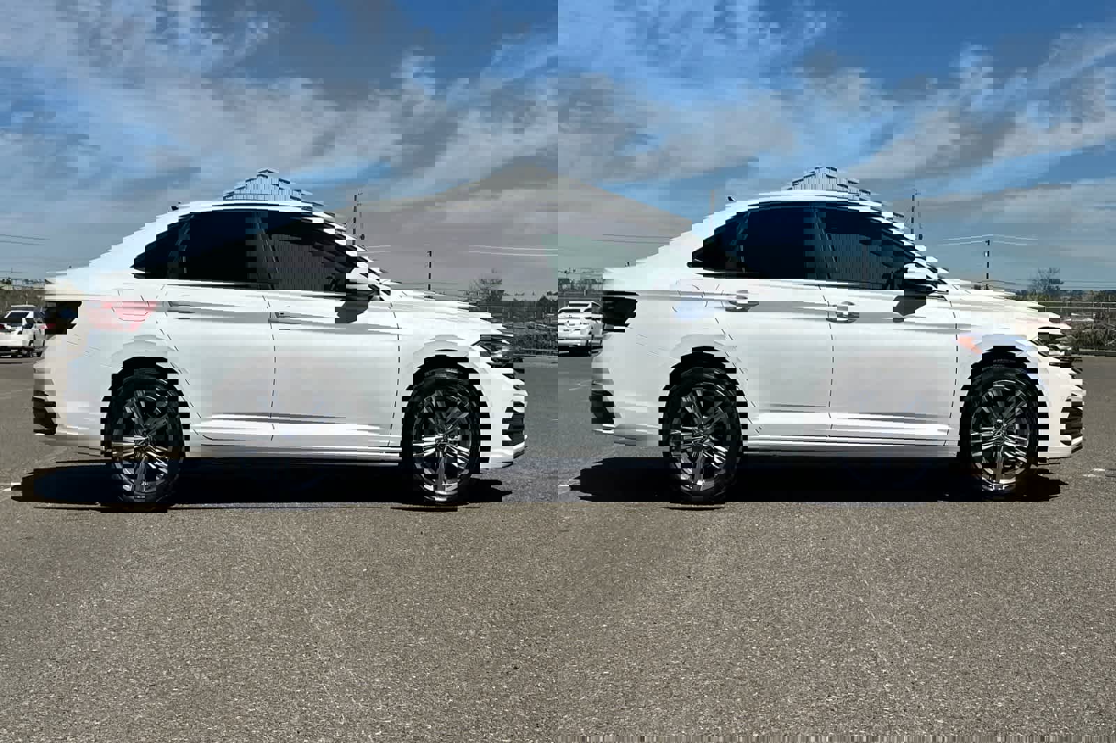 Used 2024 Volkswagen Jetta SE image 2