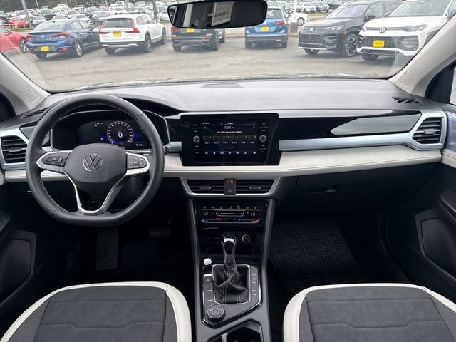 New 2026 Volkswagen Taos SE image 12