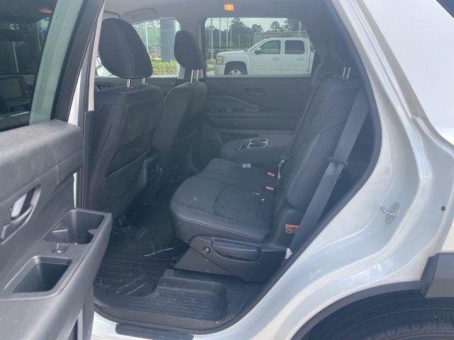 Used 2023 Nissan Pathfinder SV image 13