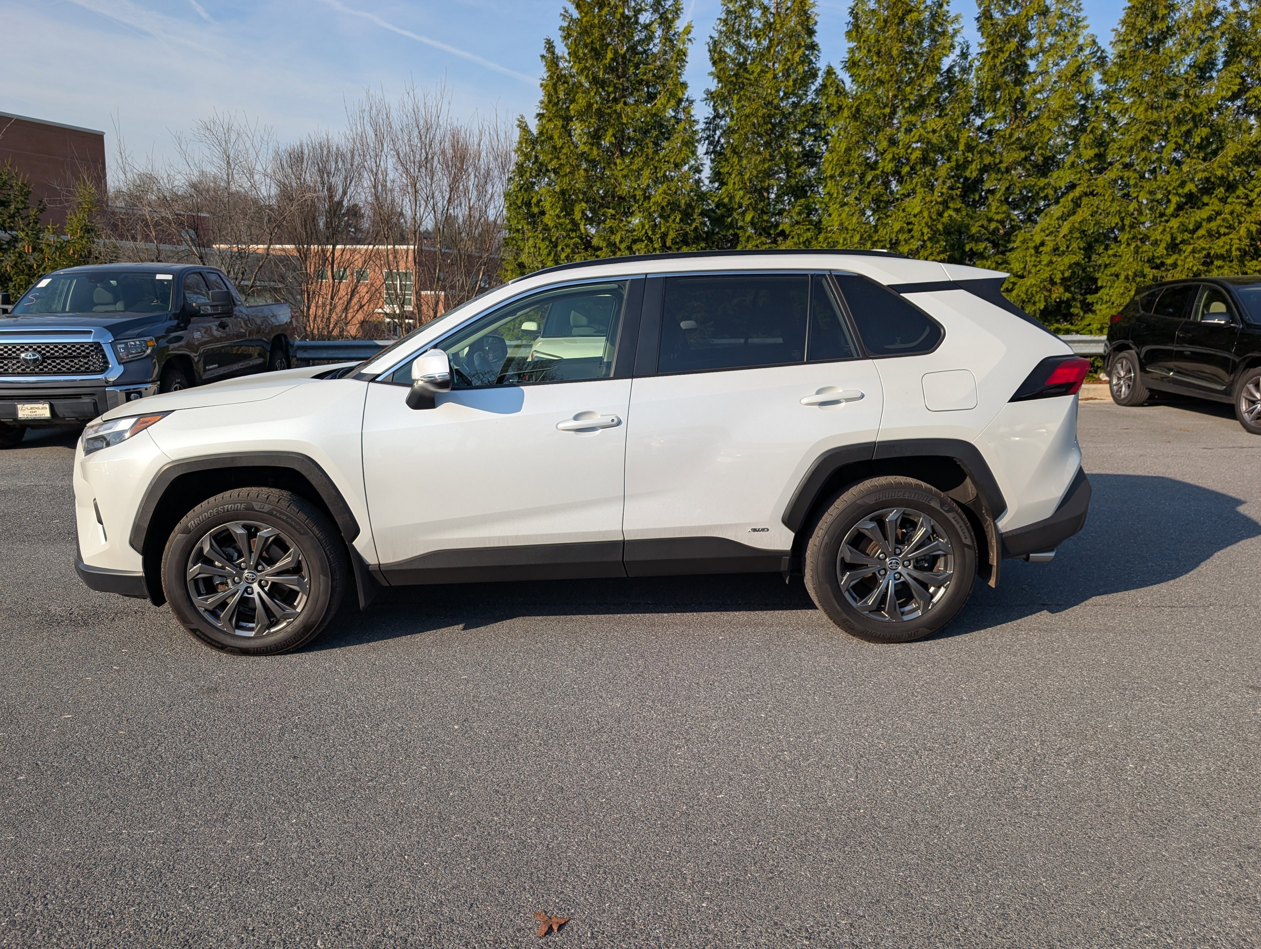 Used 2023 Toyota RAV4 XLE Premium image 6