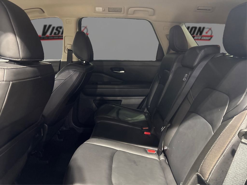 Used 2023 Nissan Pathfinder SL w/ Black Appearance Package AWD/4WD image 10