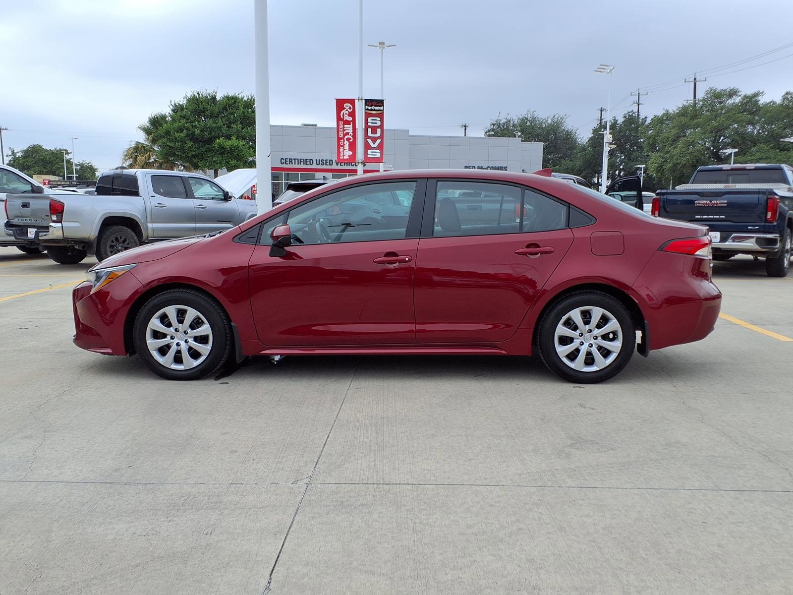 Used 2026 Toyota Corolla LE FWD image 8