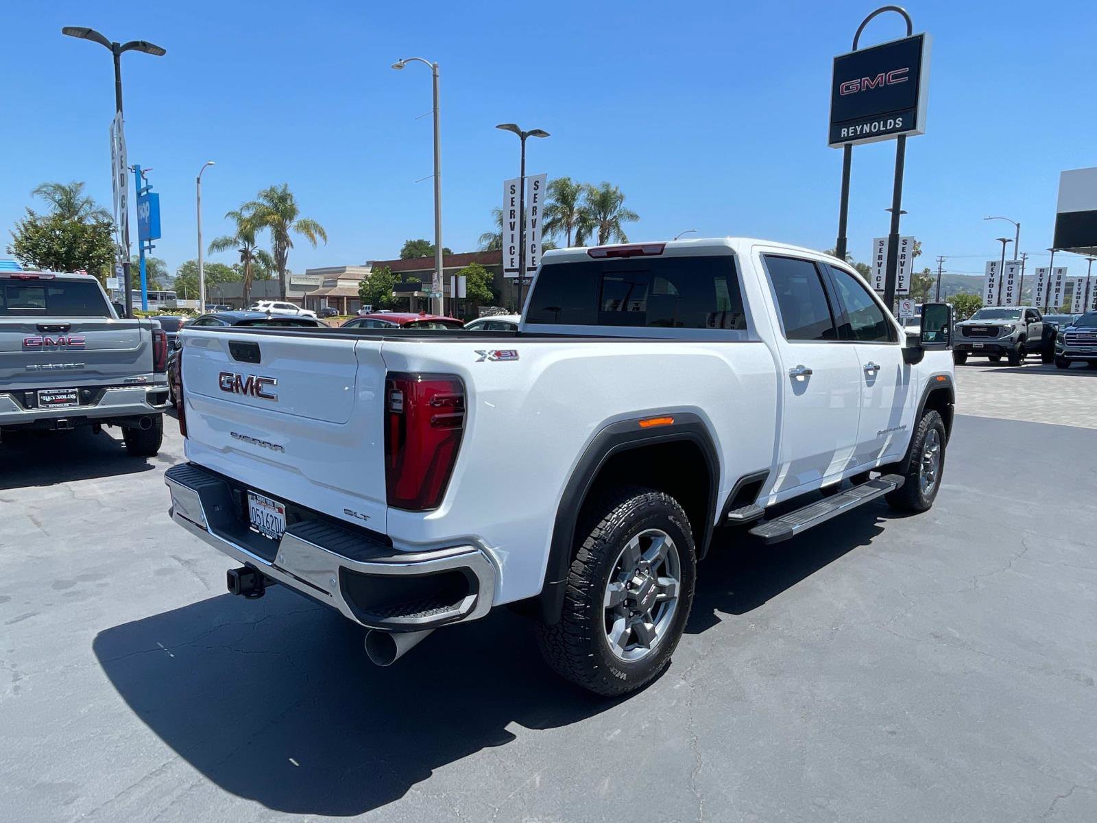 Used 2025 GMC Sierra 2500 SLT w/ SLT Premium Package image 5