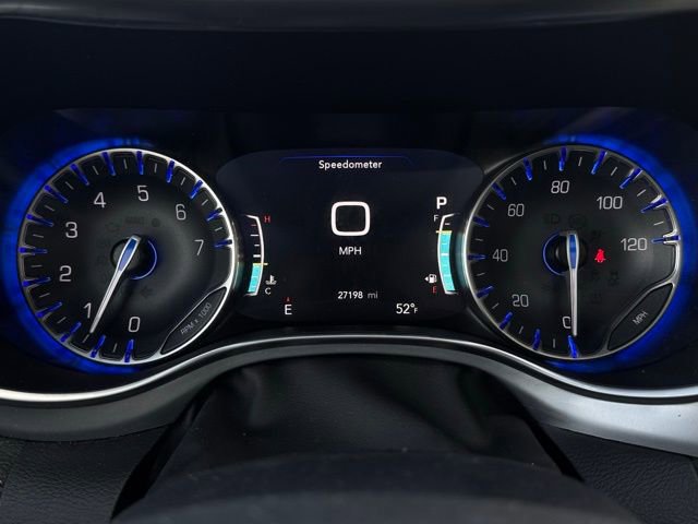 Used 2025 Chrysler Pacifica Limited image 33