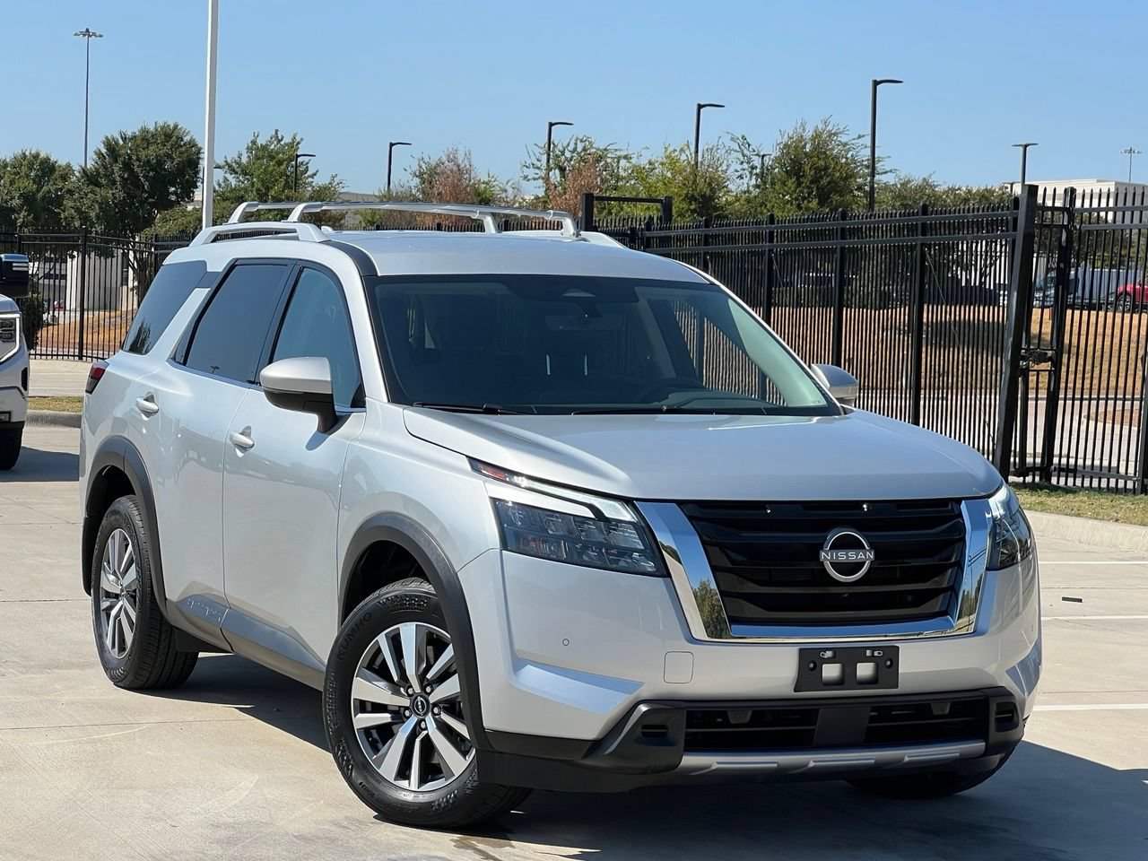 Used 2025 Nissan Pathfinder SL