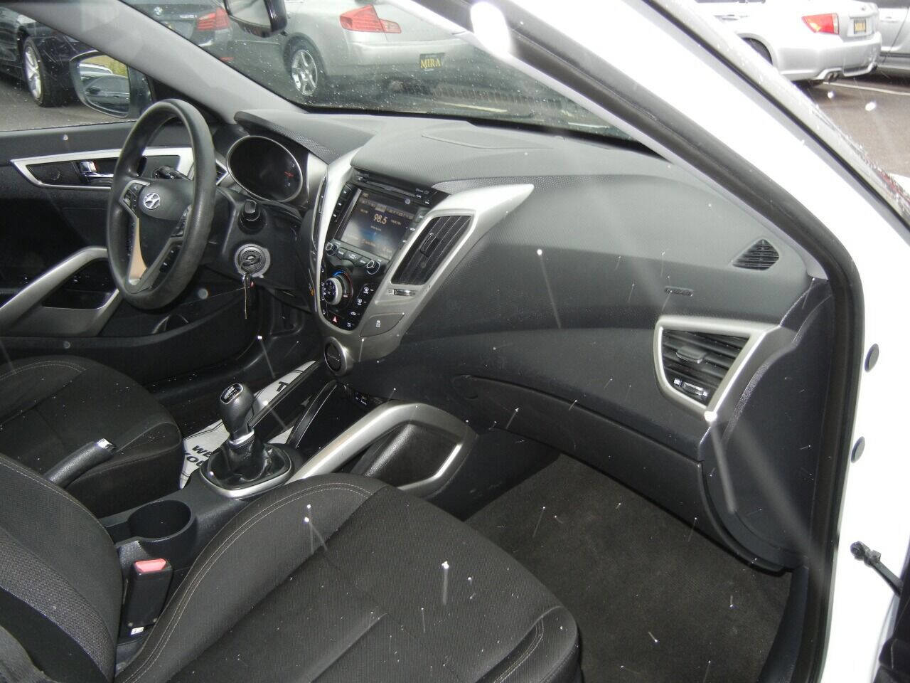 Used 2013 Hyundai Veloster image 12