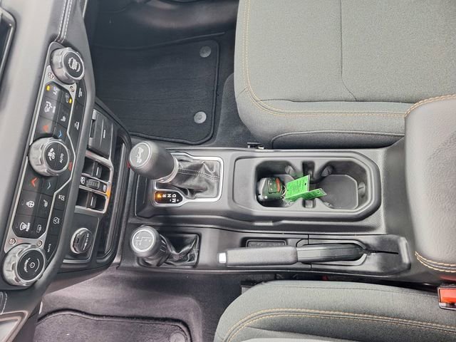 Used 2025 Jeep Wrangler Unlimited Sahara AWD/4WD image 27