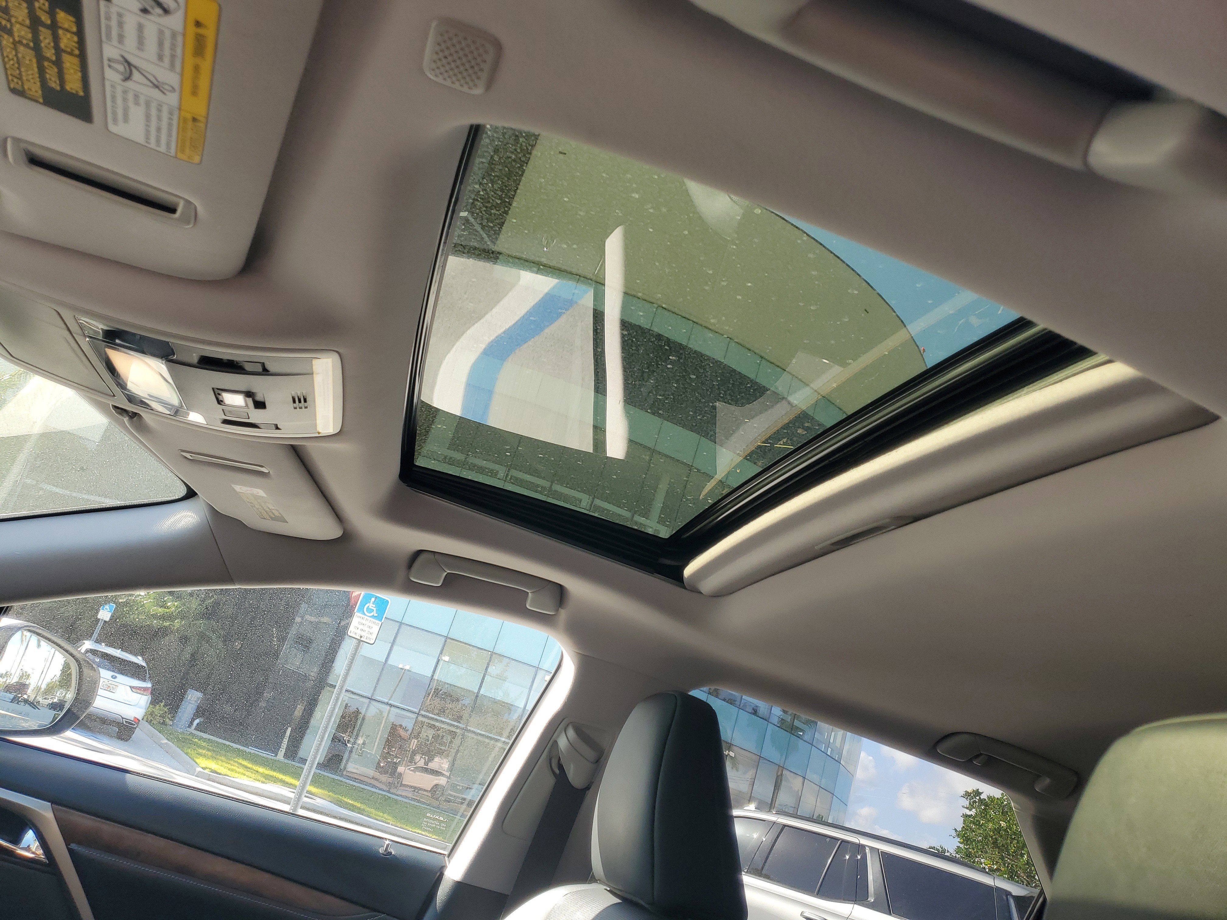 Used 2022 Lexus RX 350L FWD w/ Premium Package image 25