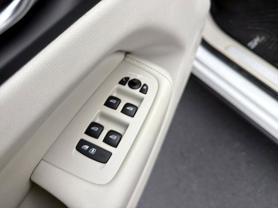 Used 2021 Volvo XC60 T6 Inscription image 10